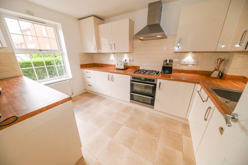 House in Clanfield - View 5
