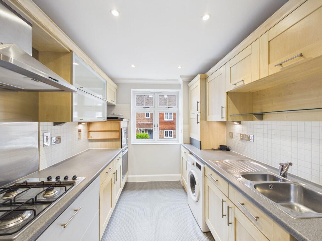 Apartment in Worthing, West Sussex - View 3