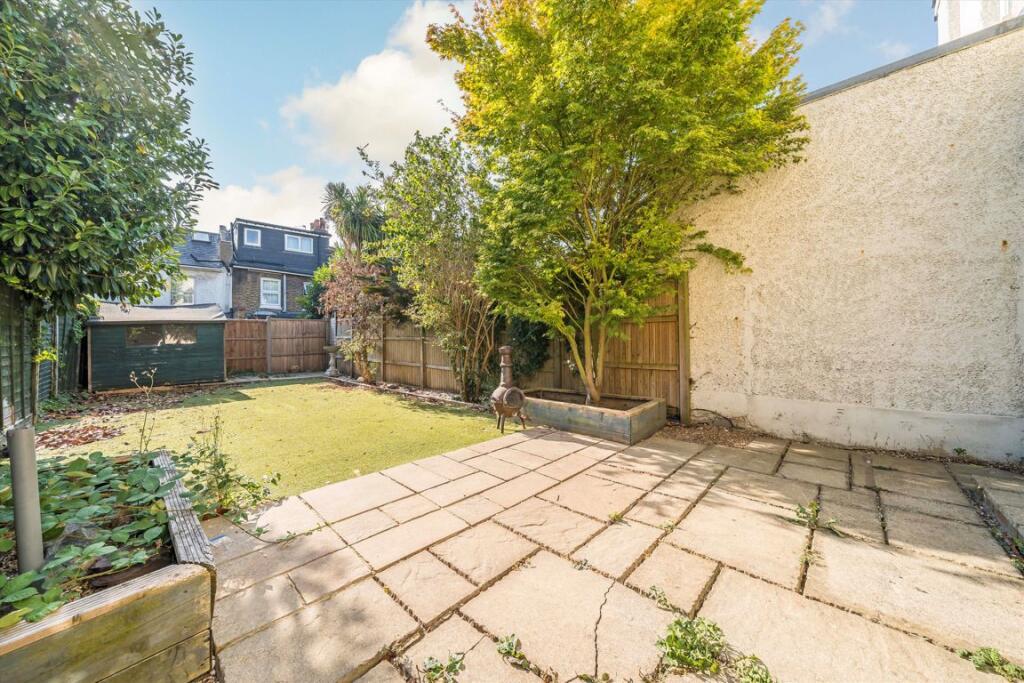House in London, Royal Borough of Kingston upon Thames - View 5