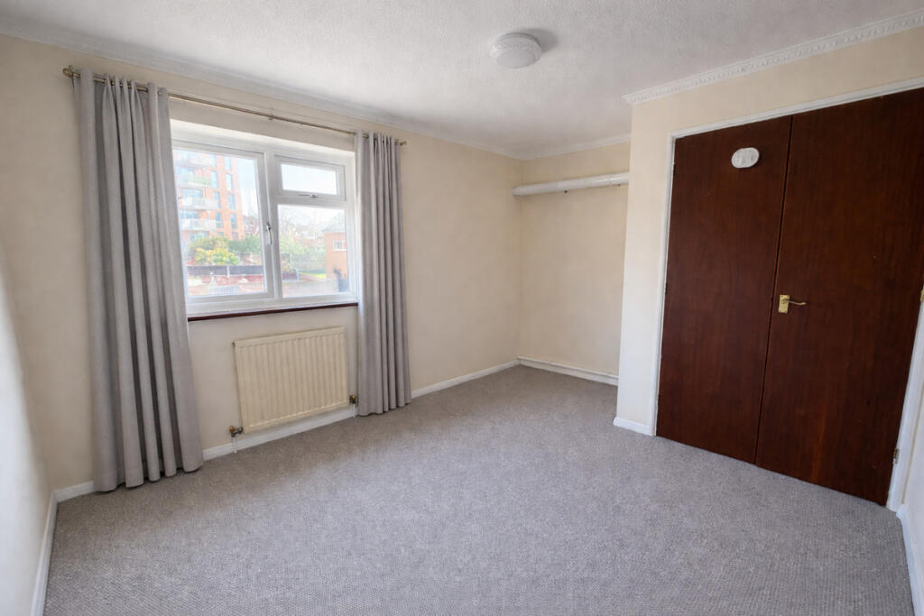 House in Romford - More