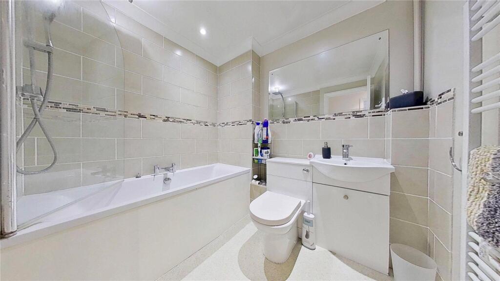 Apartment in Lancing, Sompting - More