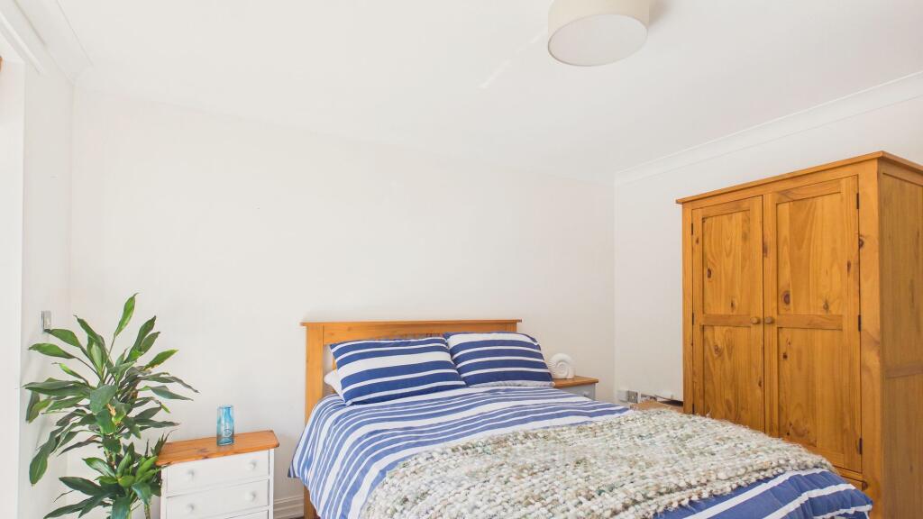 House in Lincoln - View 5