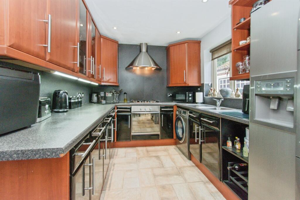 House in Wakefield, West Yorkshire - View 3