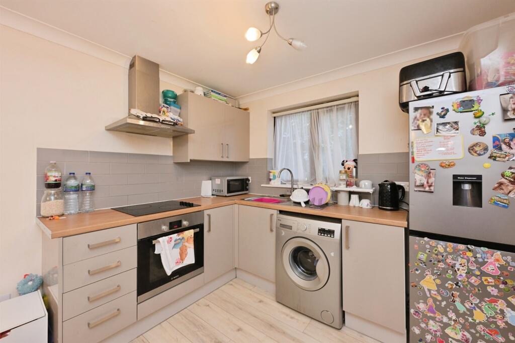 Chilworth Gate, Broxbourne photo 2