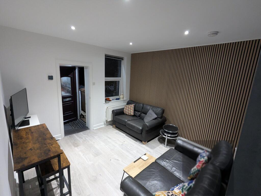 House in Lincoln - View 3