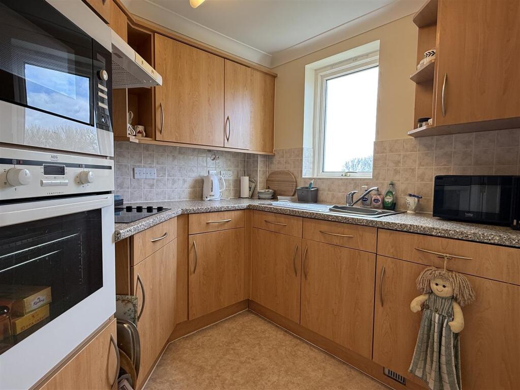 Apartment in South Staffordshire, Wombourne - View 4