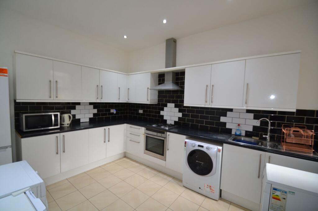 1 bedroom house share for rent