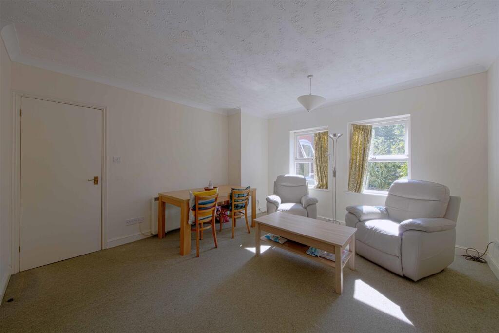 Apartment in Hemel Hempstead - View 4