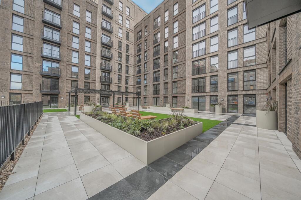 Main image of property: 321 Ordsall Lane, Salford, M5