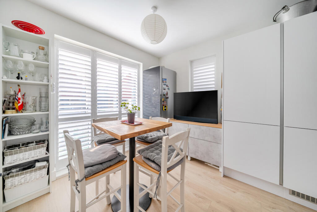 House in Waverley, Cranleigh - View 5