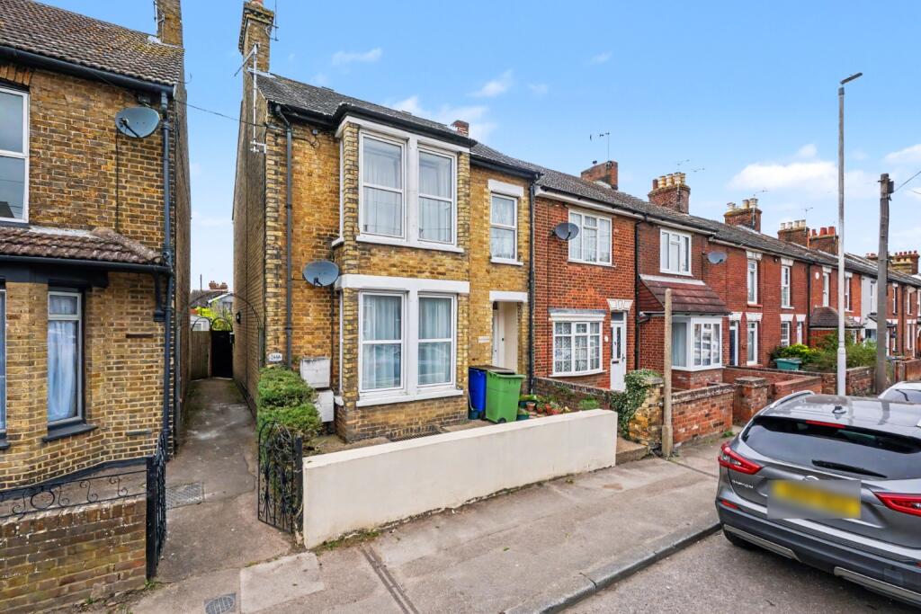 Main image of property: Park Road, Sittingbourne, Kent, ME10 1EP