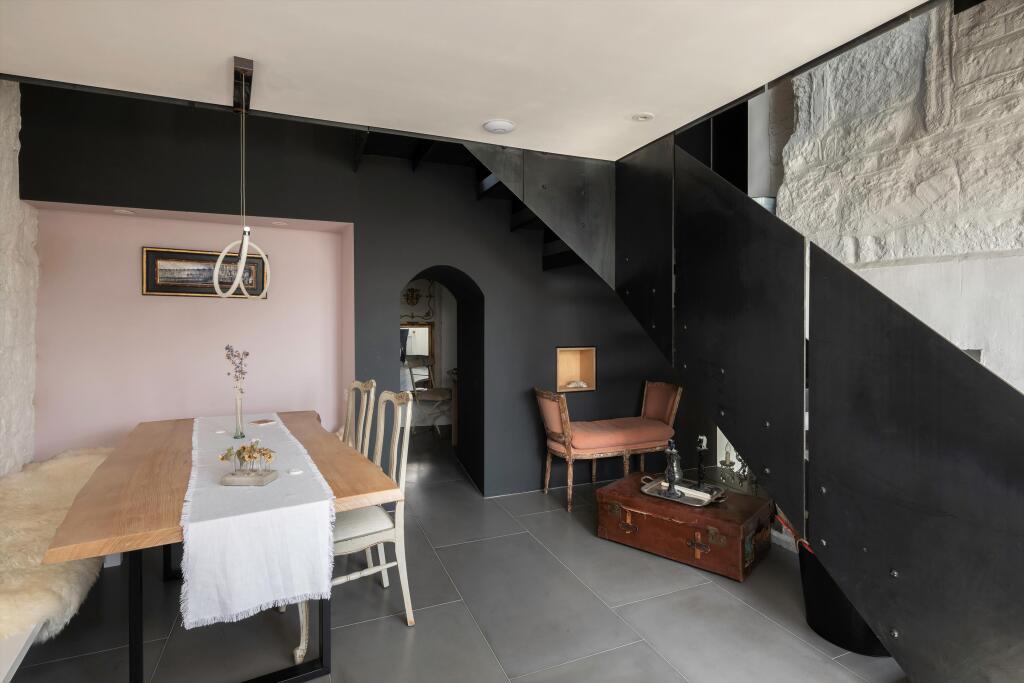 House in Bradford on Avon, Great Ashley - More