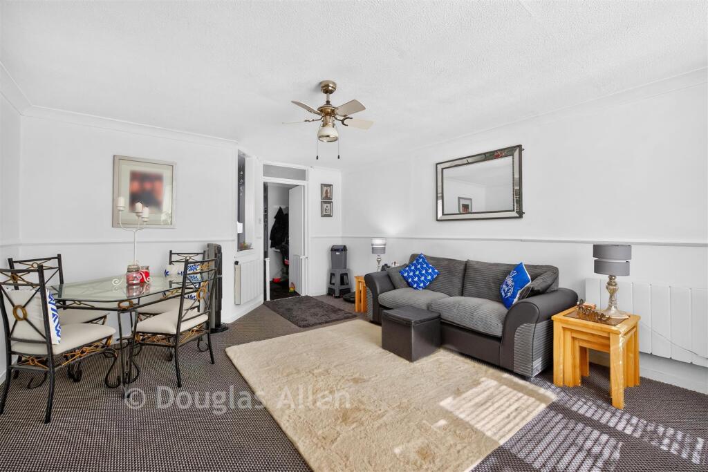 Apartment in Basildon, Essex - View 5