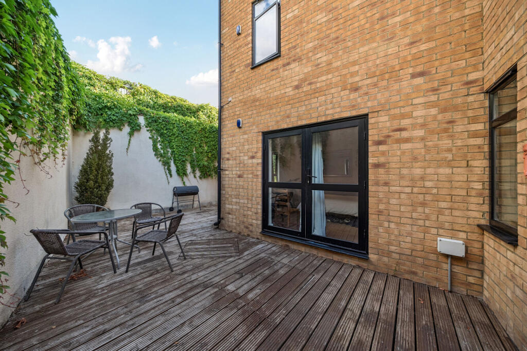 Apartment in London - More
