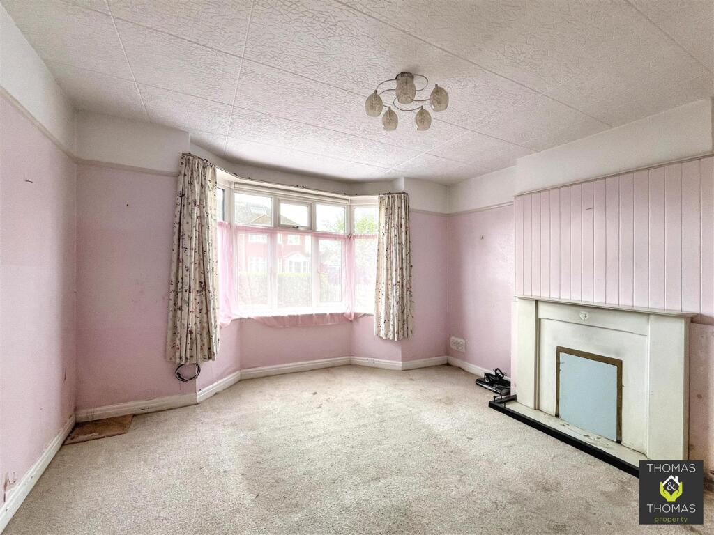 Hillview Road, Hucclecote photo 4