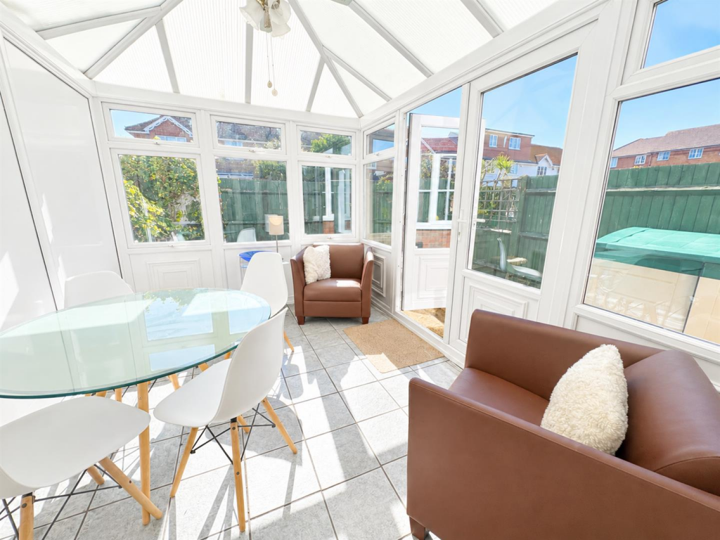 Long Beach View, Eastbourne photo 3