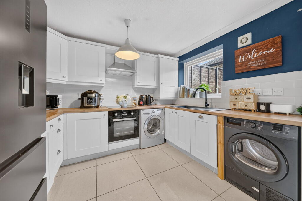 House in Bradford, Oakenshaw - View 2