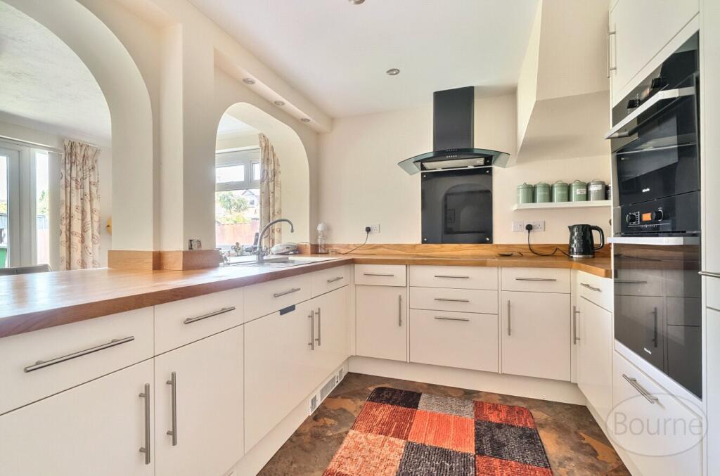 Sandy Close, Petersfield, Hampshire, GU31 photo 3