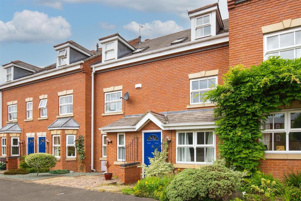 Main image of property: Charter Approach, WARWICK