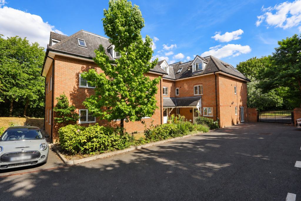 Main image of property: Park View, Gadebridge Lane, Hemel Hempstead, Hertfordshire, HP1 3JG