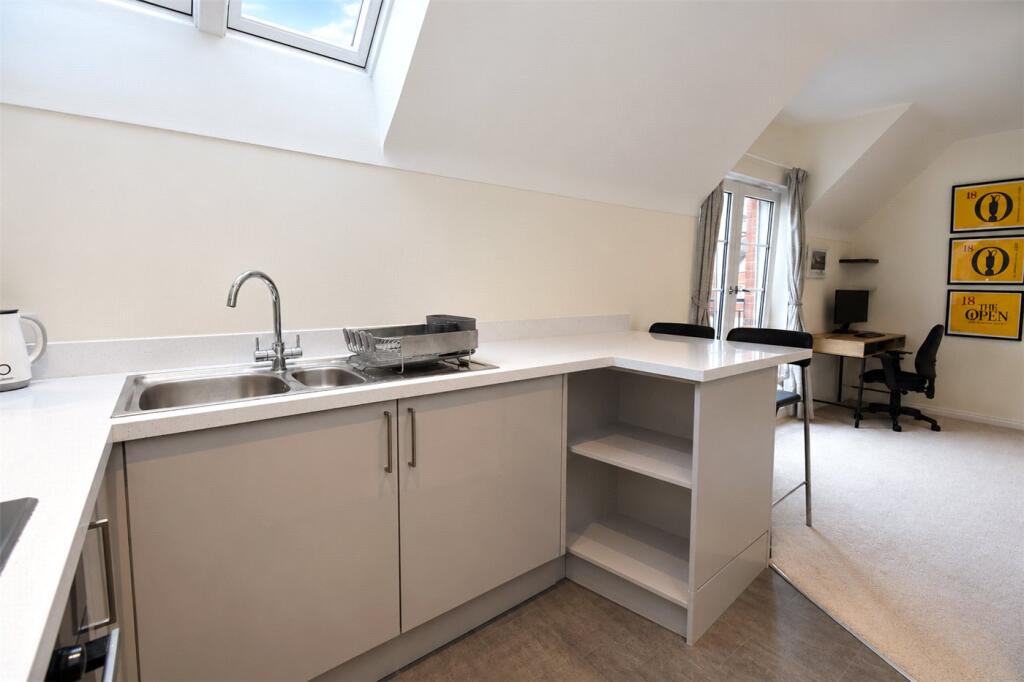 House in Wirral, Liverpool City Region - View 4