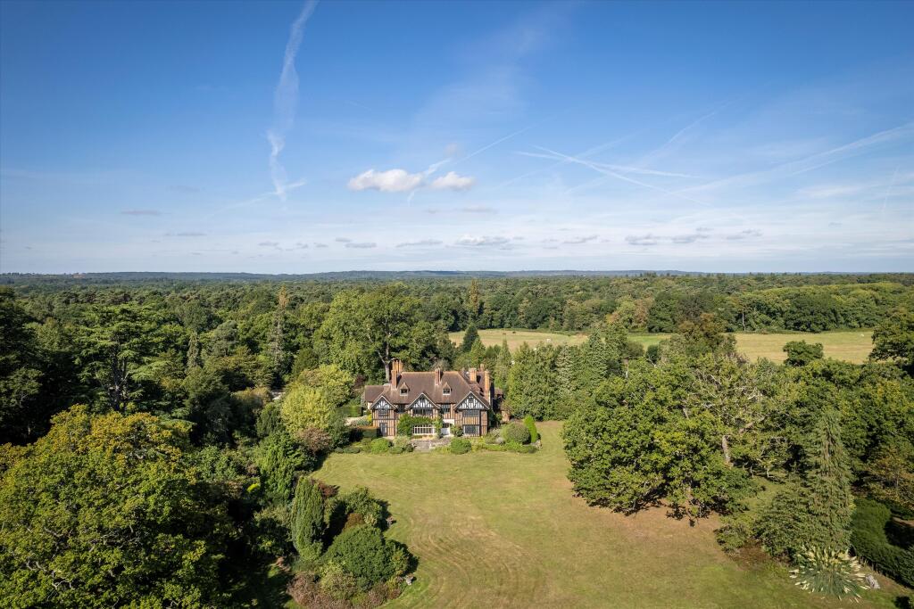 Worplesdon, Guildford, Surrey, GU3 3QG photo 4