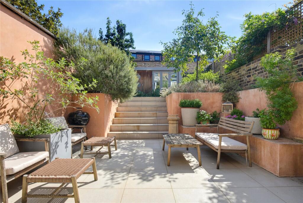 House in London, Putney - More