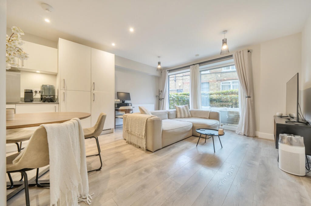 Main image of property: Sidcup Hill, Sidcup