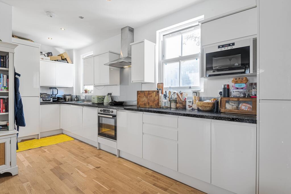 Apartment in London - View 2