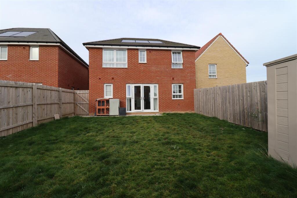 House in Hull - View 4