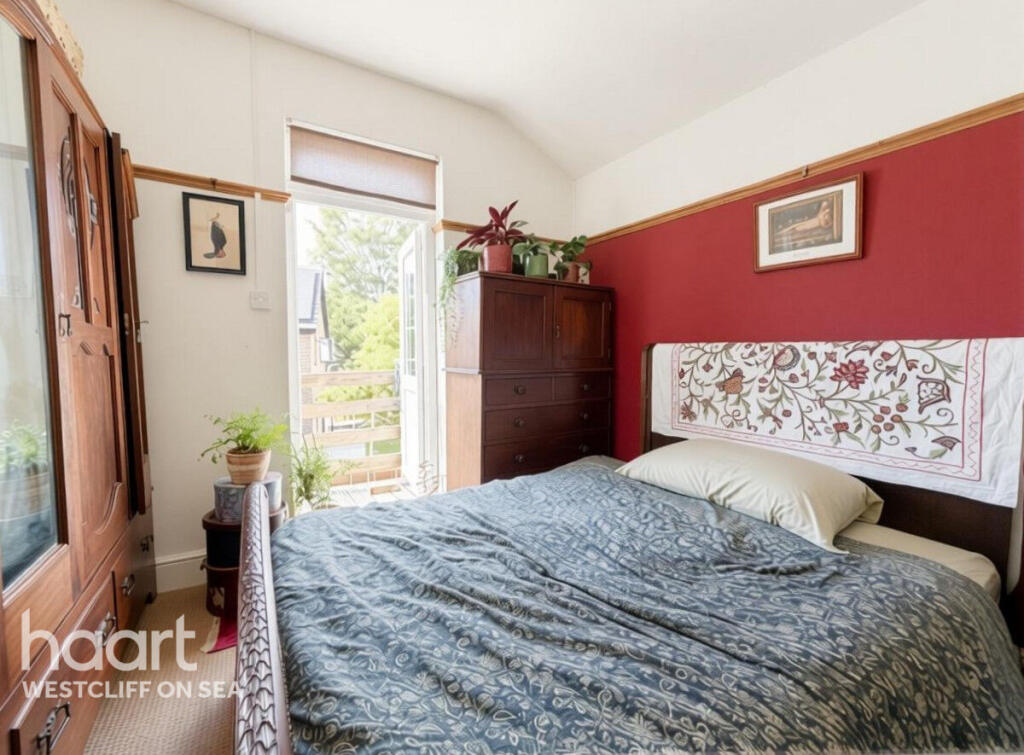 Apartment in Southend-on-Sea, Essex - View 5
