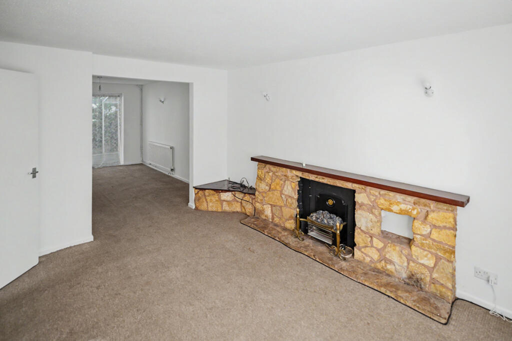 Beaumont Drive, Northampton, NN3 8PE photo 2