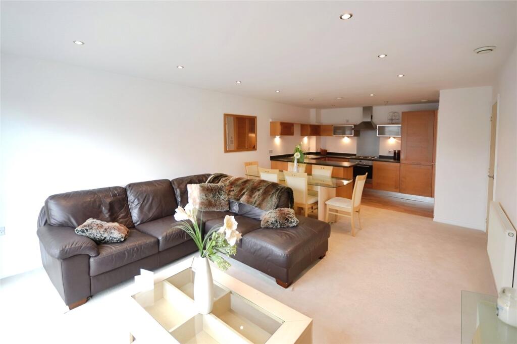 Apartment in Cardiff, Cathays - View 2