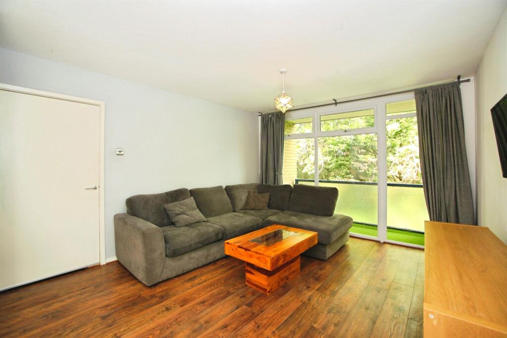Apartment in Penarth, Llandough - More