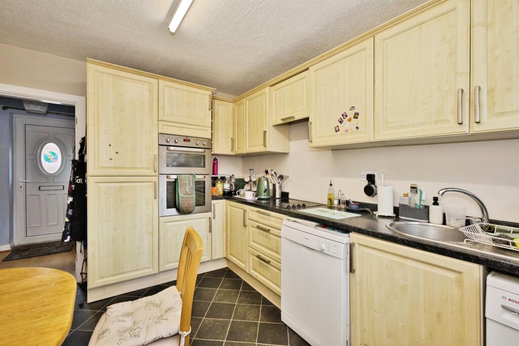 House in Yeovil, Somerset - View 4