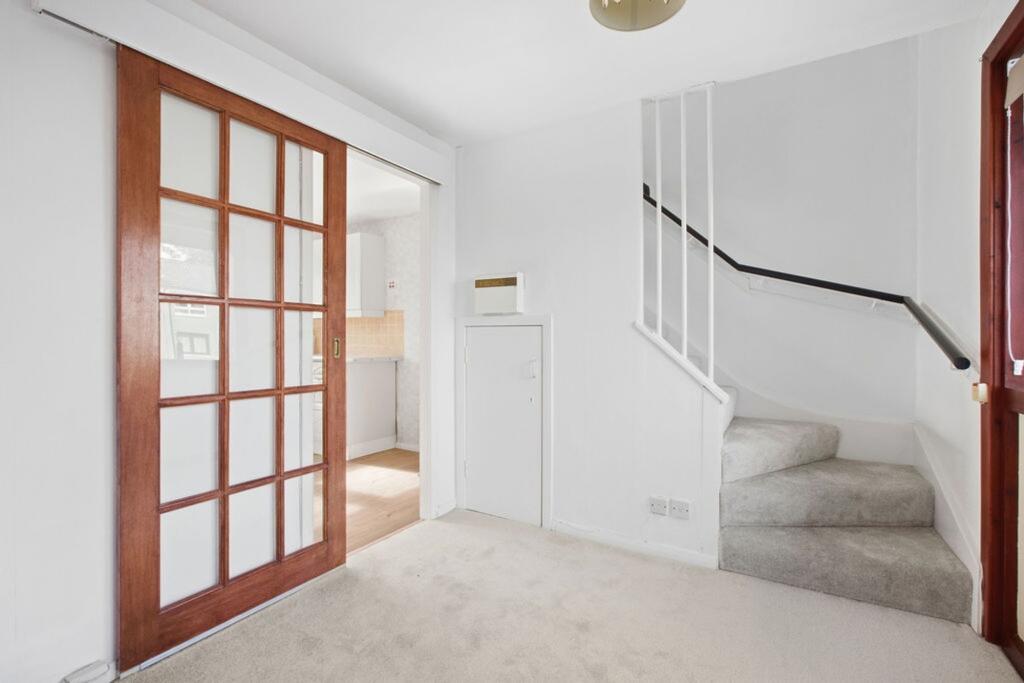 House in Johnstone, Spateston, Renfrewshire - More