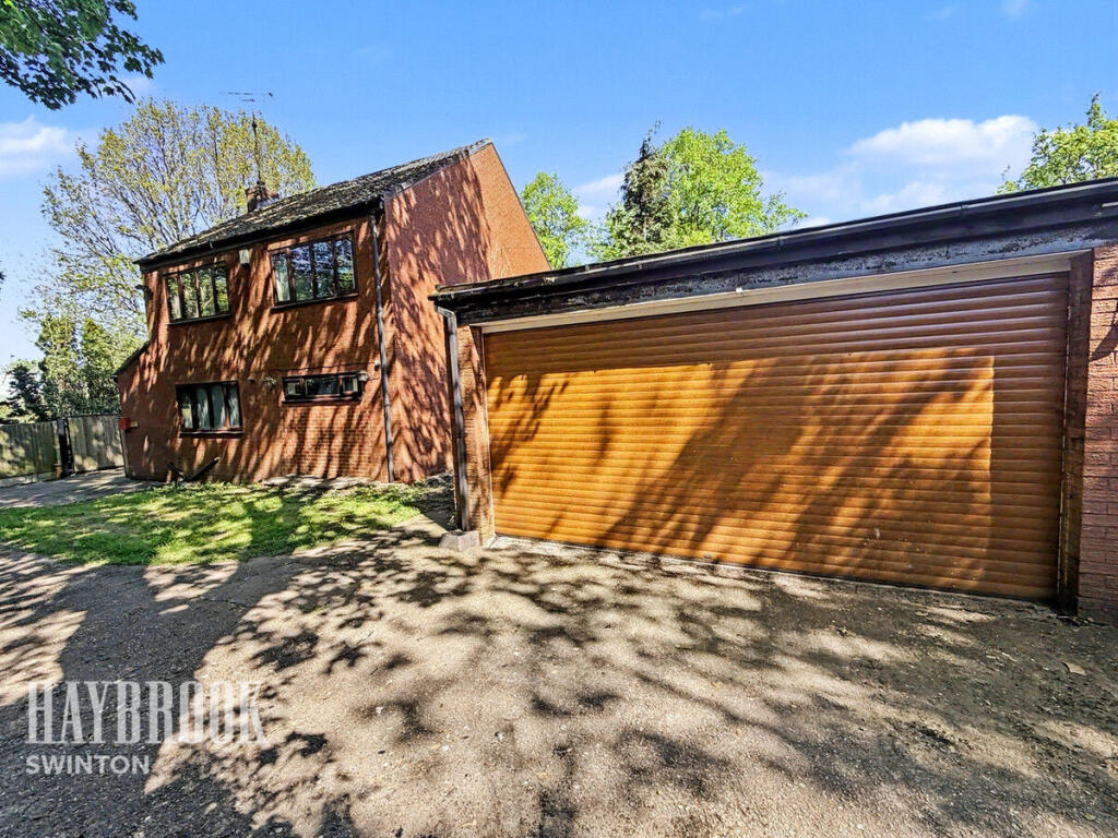 3-bed detached on Station Road, Conisbrough, £280,000