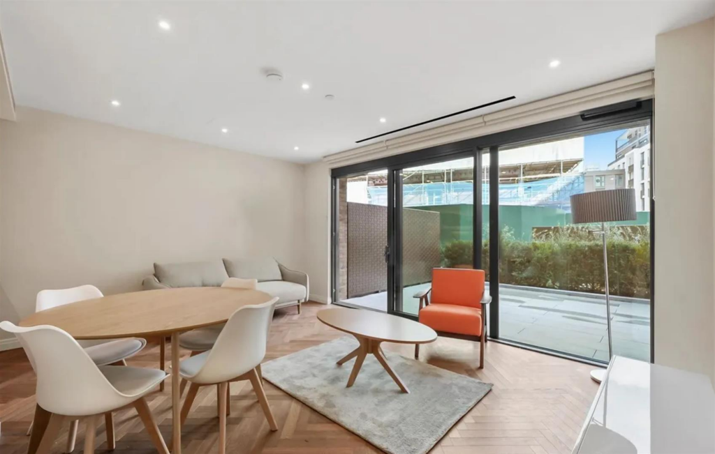Main image of property: Hampton House, Kings Road Park, Fulham, SW6