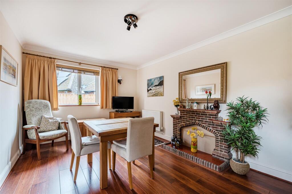 Frensham Road, Crowthorne, Berkshire, RG45 6QH - View 5