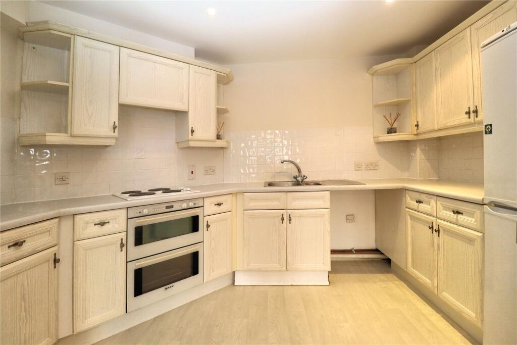 Apartment in Woking, Surrey - View 3