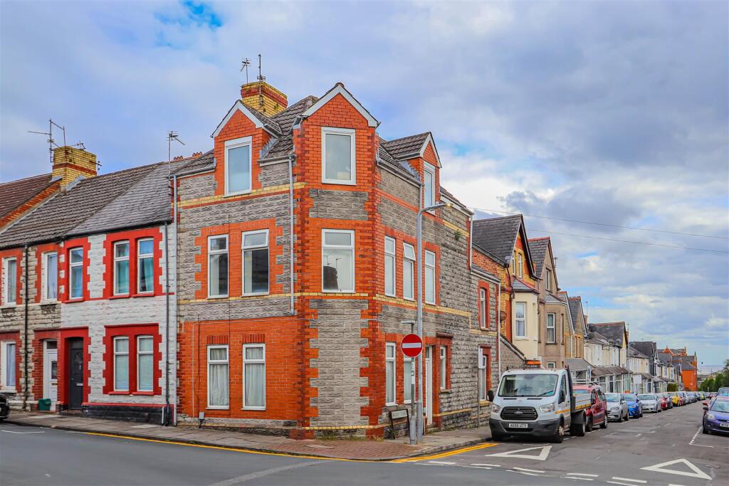4-bed house on Woodlands Road, Barry, £180,000