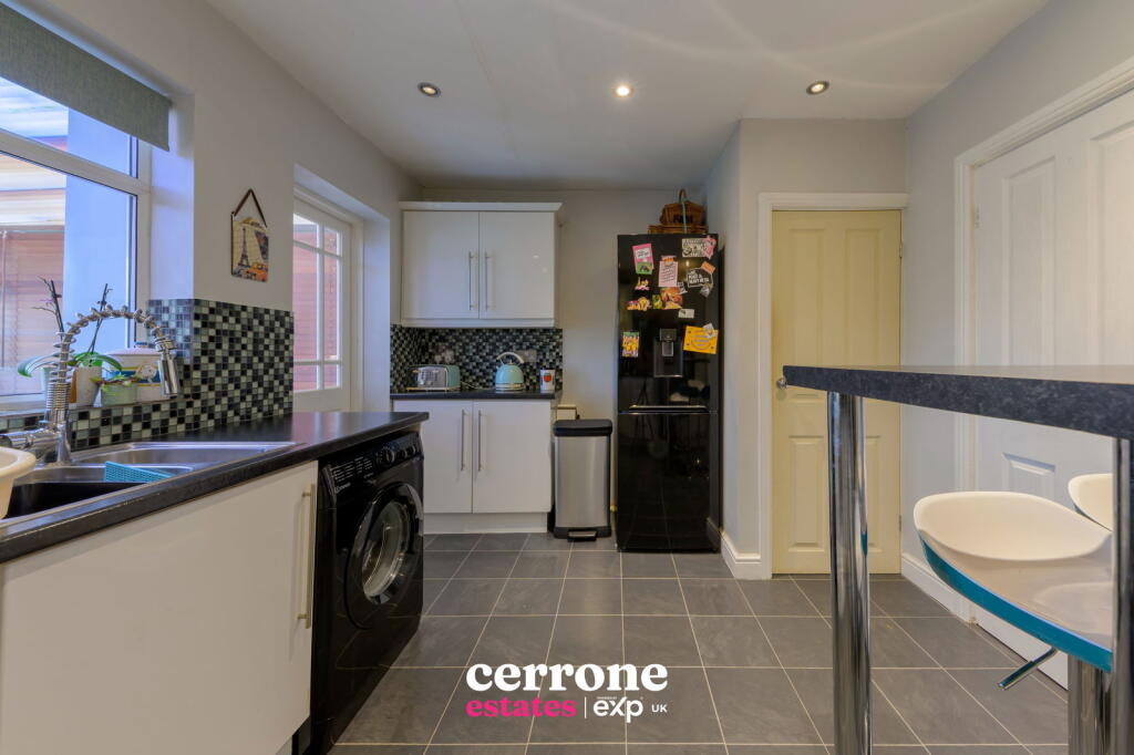 House in Birmingham, West Midlands - More