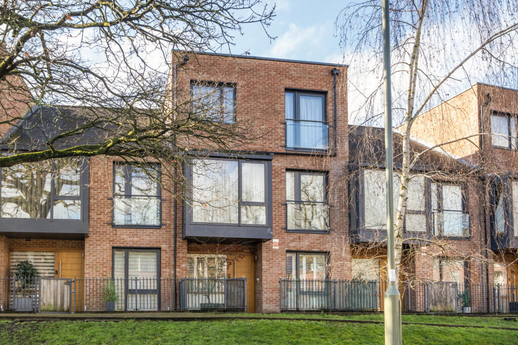 Main image of property: Ruskin Parade, Edgware