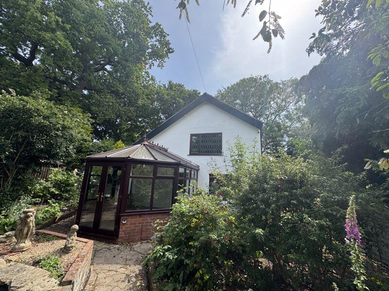 2-bed detached on Louth Road, Holton Le Clay , £199,000