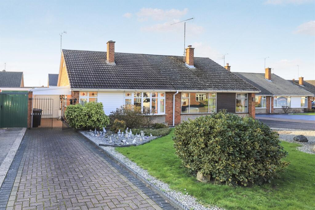 2-bed semi-detached on Grovelands Crescent, Fordhouses, Wolverhampton, £210,000