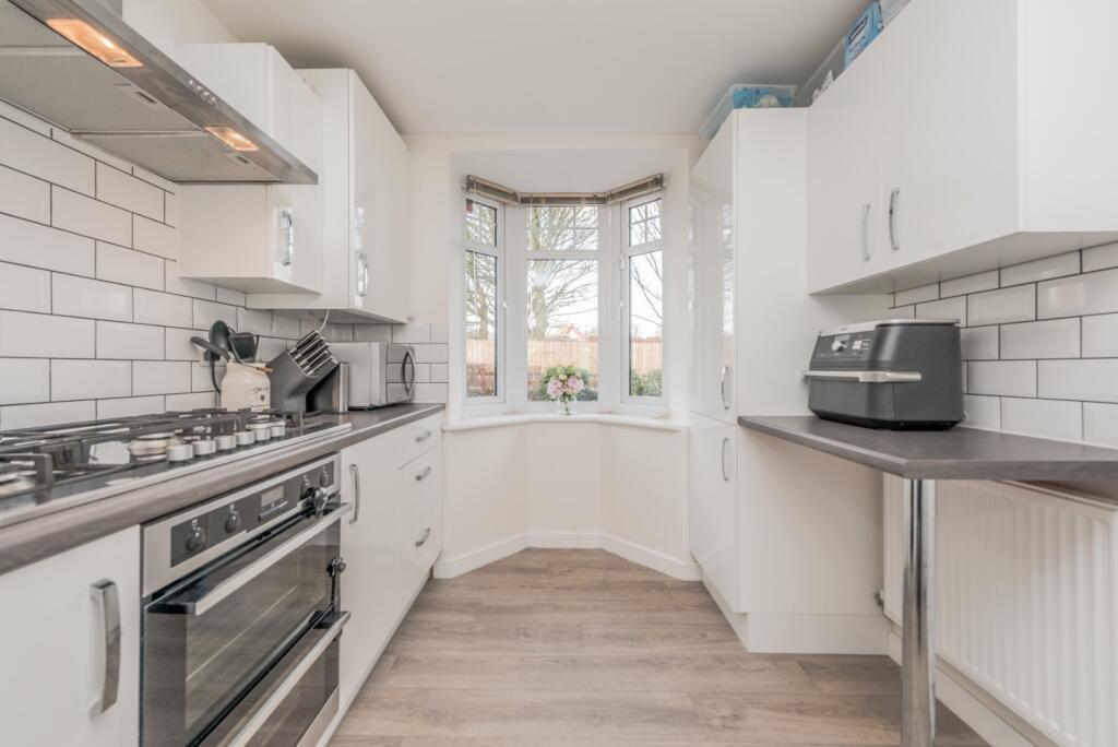 Lockgate Rise, Birkenshaw, Bradford, West Yorkshire, BD11 photo 4