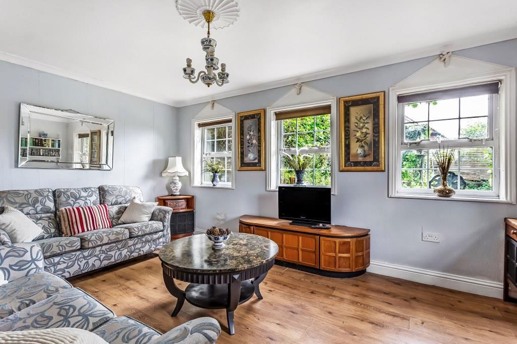House in Mole Valley, Dorking - View 3