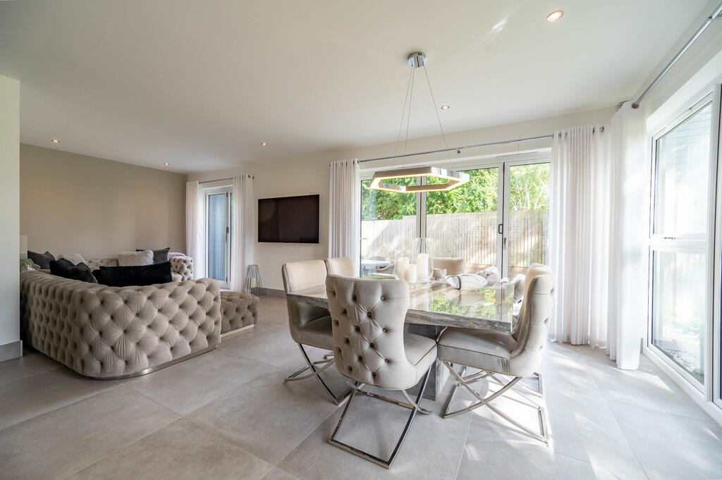 House in Nottingham, Bramcote - View 2