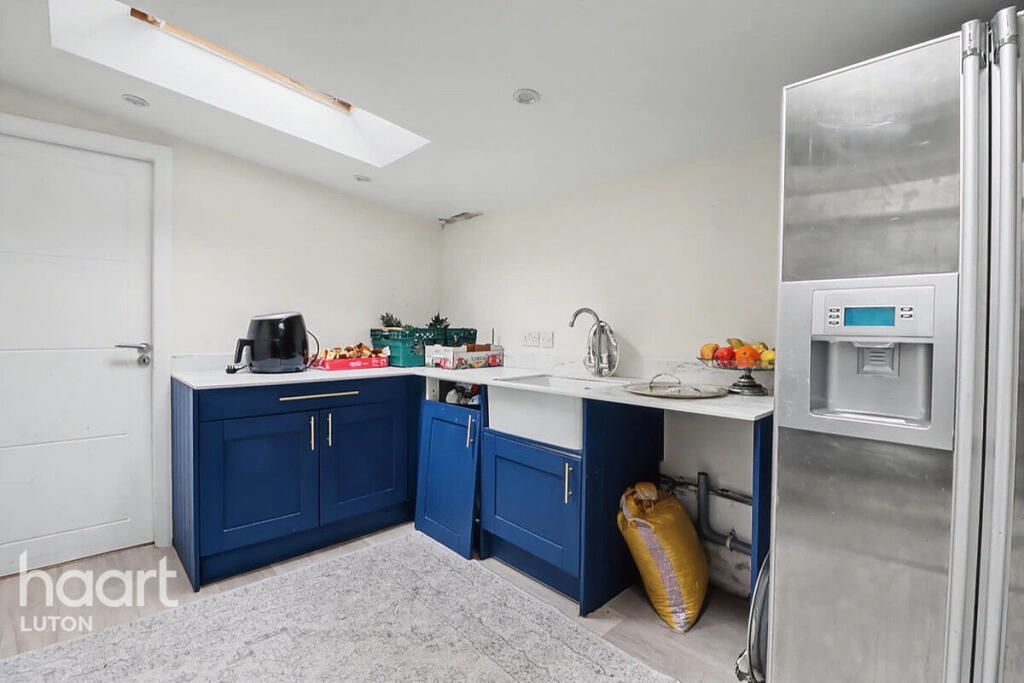 Main image of property: Cutenhoe Road, Luton