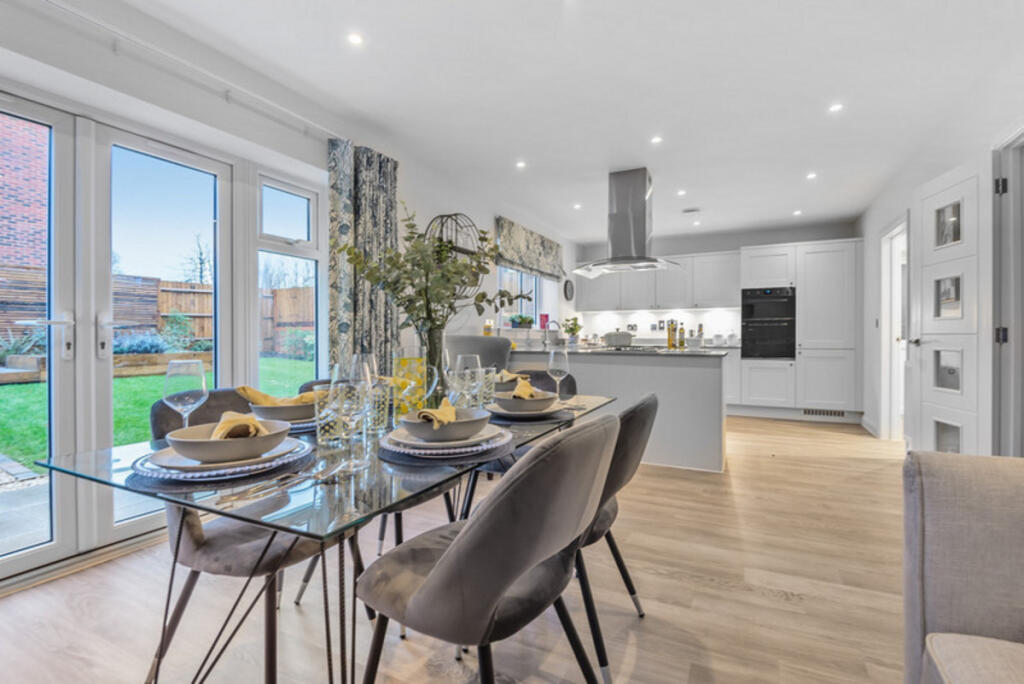 8 Hale Road photo 4